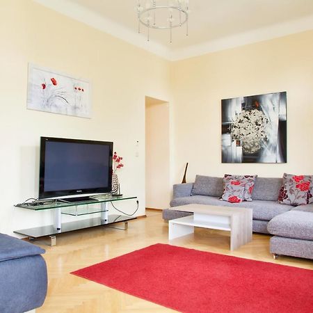 Ubytovani 1204 Na Ulici Krale Jiriho Apartment Karlovy Vary Exterior photo