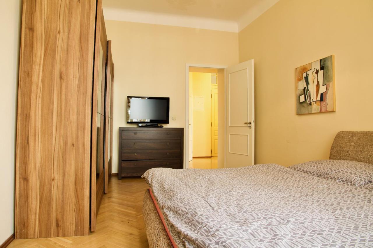 Ubytovani 1204 Na Ulici Krale Jiriho Apartment Karlovy Vary Exterior photo